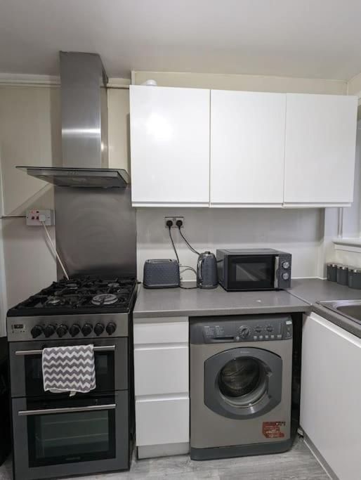 3 Bedroom Apartment Sleeps 8 EDI Kültér fotó